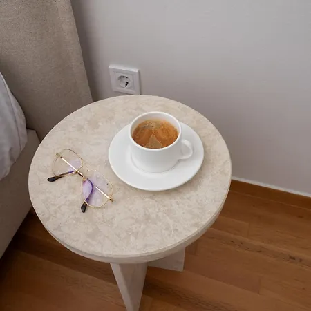 Acropolis Hideaway - Tranquil Retreat In Plaka Apartment