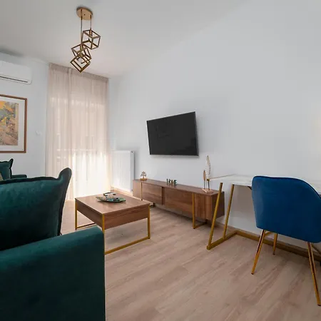 Apartment Elegant Two-bedroom In Exarcheia, Peridot - Homes