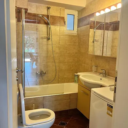 Apartment Vouliagmeni 2bed Garden Flat