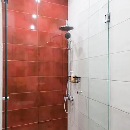 A Comfortable Small Nearby Acropolis 202