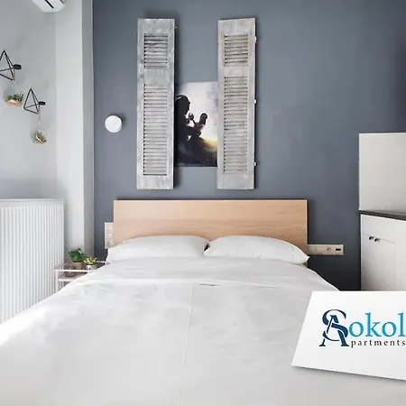 A Comfortable Small Nearby Acropolis 5 *
