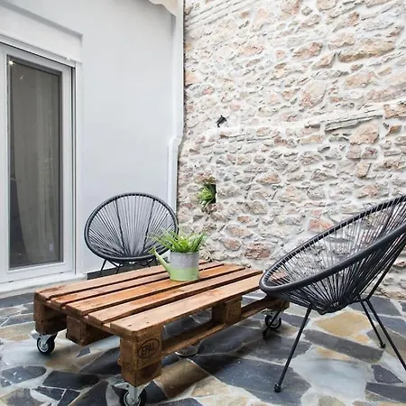 A Comfortable Small Nearby Acropolis 2 * Athens