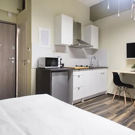 A Comfortable Small Nearby Acropolis 2 *