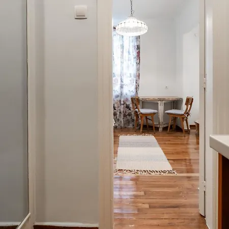Apartment By Lobbysquare *