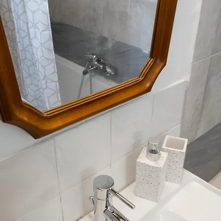 By Lobbysquare Apartment *