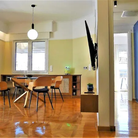 Smart And Elegant In The Centre Of Apartment
