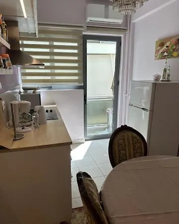 Lovely In Αθήνα