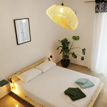 Zorba Meets Buddha Apartment *