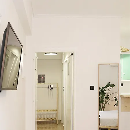 Zorba Meets Buddha Apartment