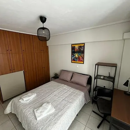 2' From Metro Station Apartment