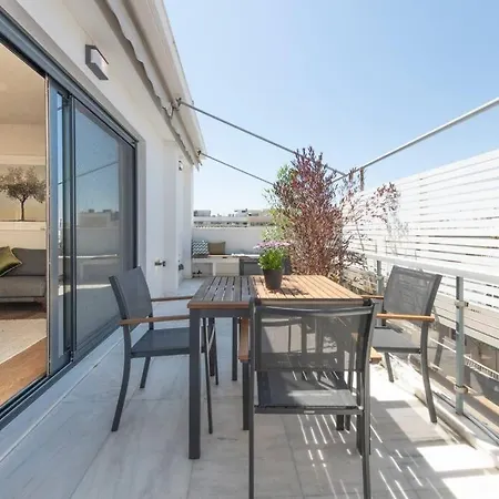 Stylish Contemporary Penthouse - Hip Centre *
