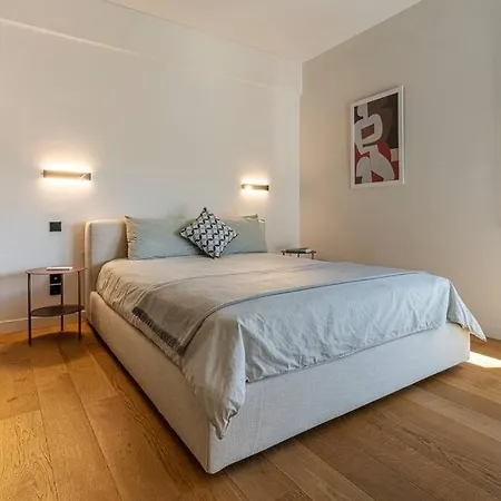 Apartment Stylish Contemporary Penthouse - Hip Centre