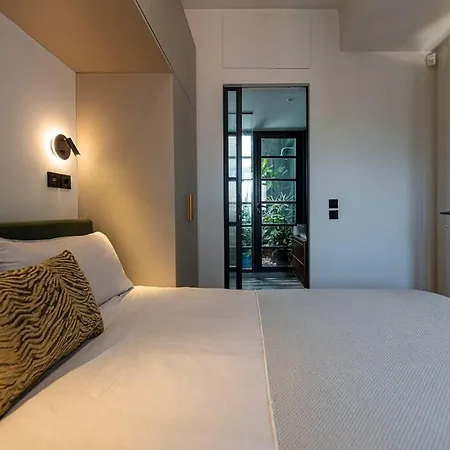 Stylish Contemporary Penthouse - Hip Centre Apartment *