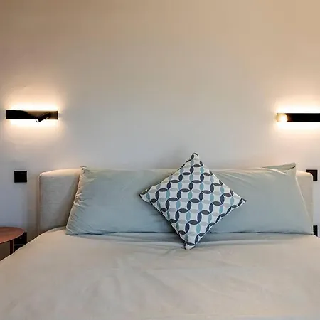 Stylish Contemporary Penthouse - Hip Centre *