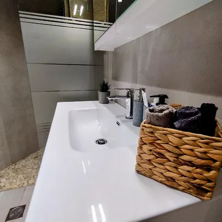 Floral 1 - Ground Floor With Courtyard And Private Parking! Διαμέρισμα Αθήνα