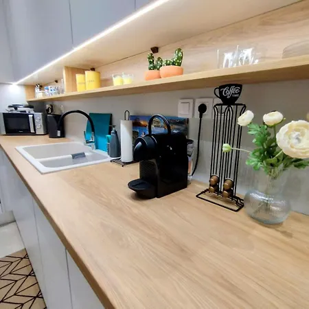 Floral 1 - Ground Floor With Courtyard And Private Parking! Διαμέρισμα