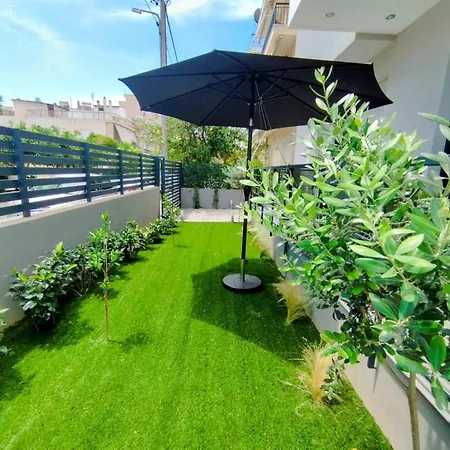 Floral 1 - Ground Floor With Courtyard And Private Parking! *