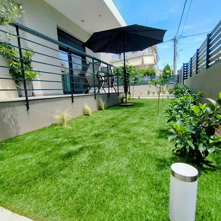Floral 1 - Ground Floor With Courtyard And Private Parking! Apartment