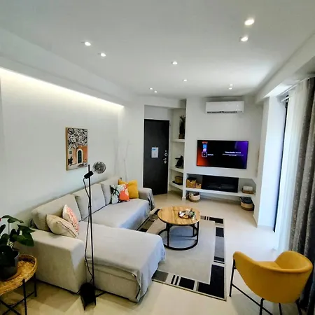 Floral 1 - Ground Floor With Courtyard And Private Parking! * Athens