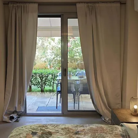 迷人花园公寓 Charming Garden Apartment