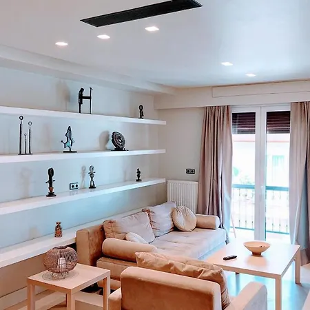 Apartment Luxurious Minimal In Acropolis