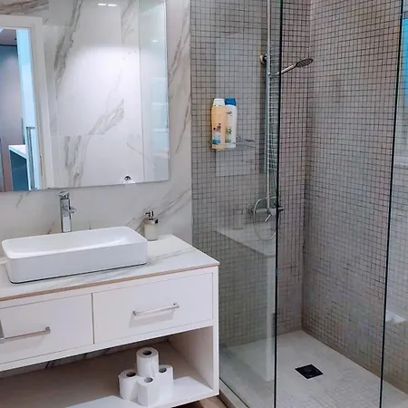 Luxurious Minimal In Acropolis