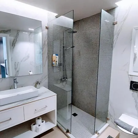 Apartment Luxurious Minimal In Acropolis Athens