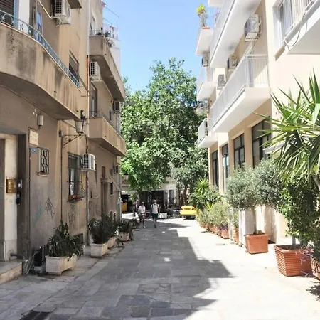 Lovely In Plaka