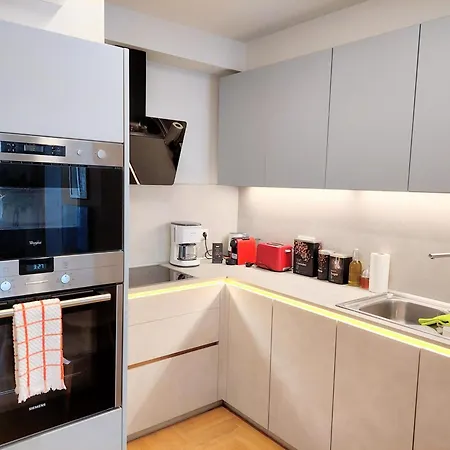 Elegant In Acropolis Apartment *