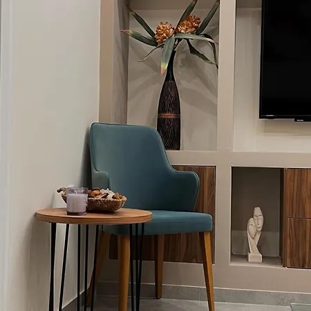 Luxurious 10' From Center * Athens