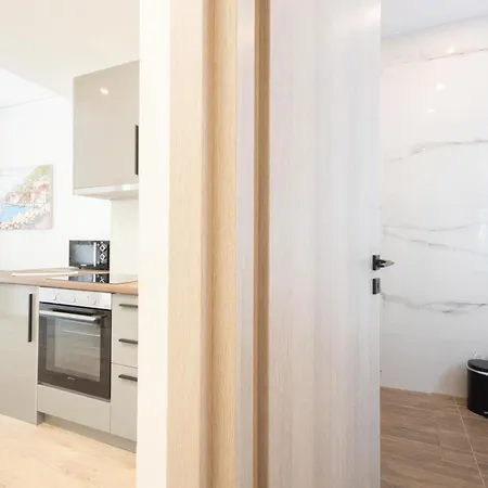 Apartment Modern 2-bedroom Gem Close To Metro *