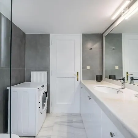 Homely 3br Getaway In Marousi By Upstreet Apartment *