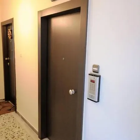 Luxuriοus Minimal In Acropolis Appartement Athènes