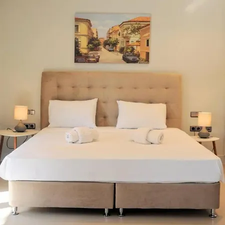 Luxurious Minimal In Acropolis