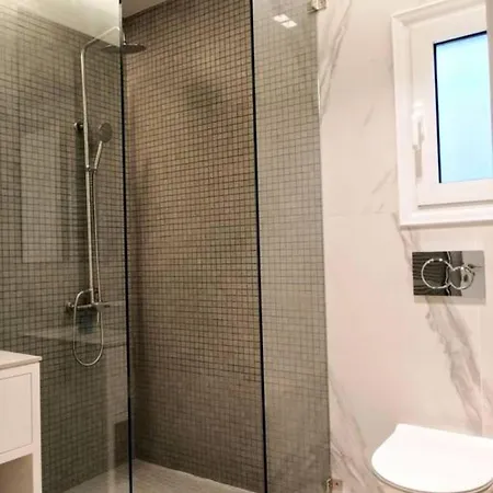 Luxuriοus Minimal In Acropolis Appartement *