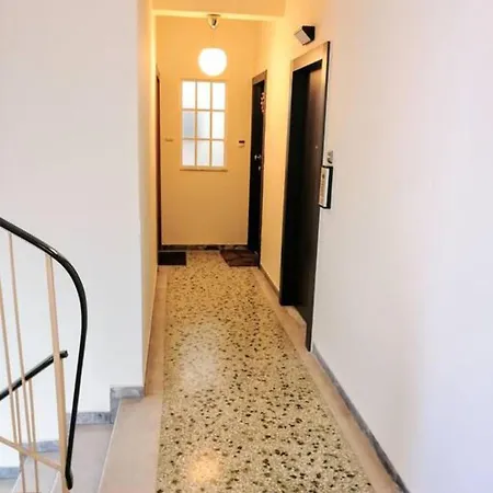 Luxurious Minimal In Acropolis *