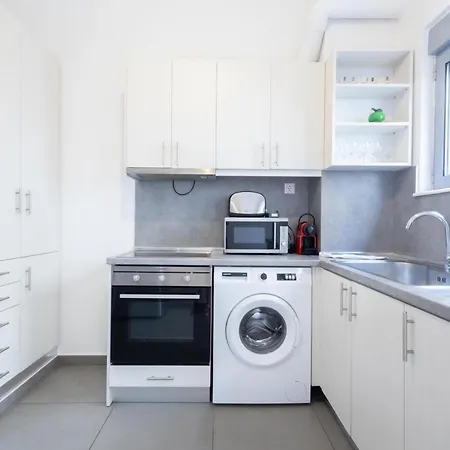 Renovated 5 Bdr House Near Acropolis - New Beds, Terrace & Yard Casa vacanze