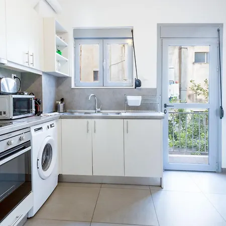 Casa vacanze Renovated 5 Bdr House Near Acropolis - New Beds, Terrace & Yard Atene