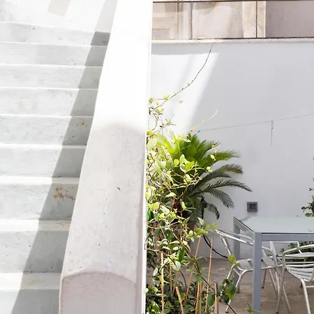 Renovated 5 Bdr House Near Acropolis - New Beds, Terrace & Yard Casa vacanze Atene