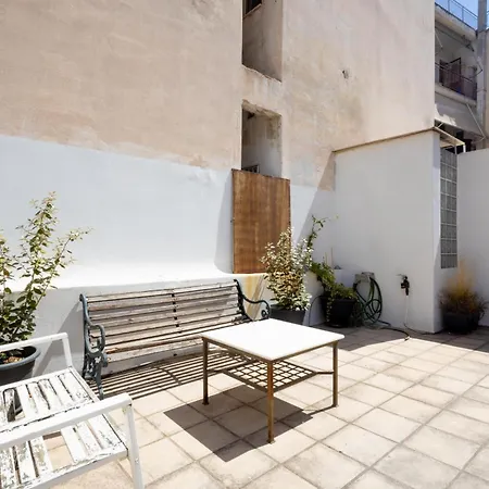 Renovated 5 Bdr House Near Acropolis - New Beds, Terrace & Yard Casa vacanze *