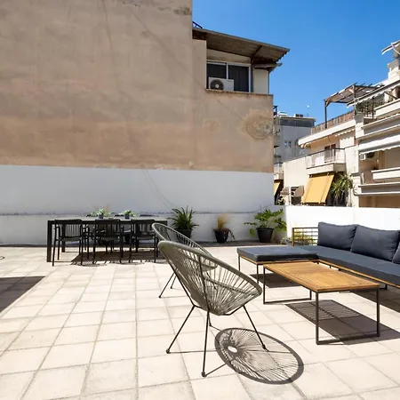 Renovated 5 Bdr House Near Acropolis - New Beds, Terrace & Yard * Atene