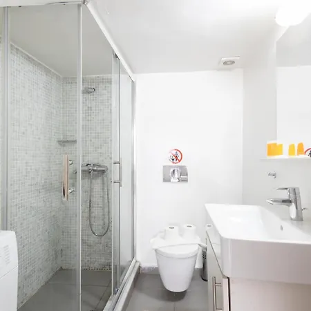 Renovated 5 Bdr House Near Acropolis - New Beds, Terrace & Yard Atene