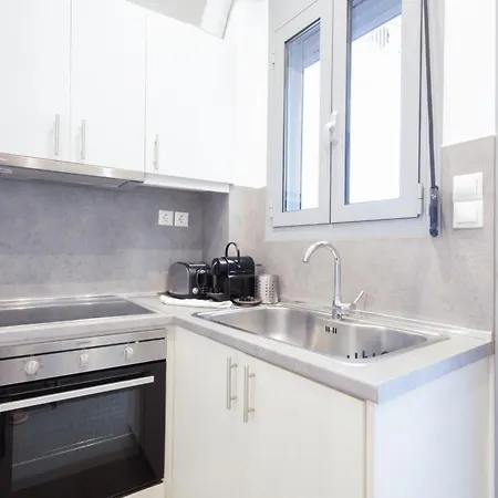 Casa vacanze Renovated 5 Bdr House Near Acropolis - New Beds, Terrace & Yard Atene