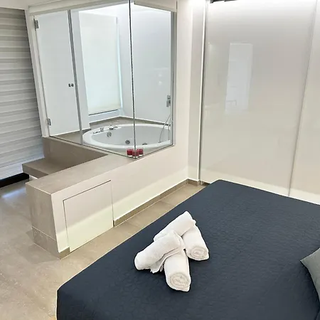 Seaside Luxury With Jacuzzi