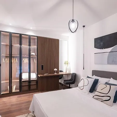 Apartment Aristo129 - Stylish Urban Retreat Balcony By Metro