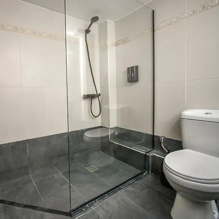 Modern By Athens' Center Apartment *