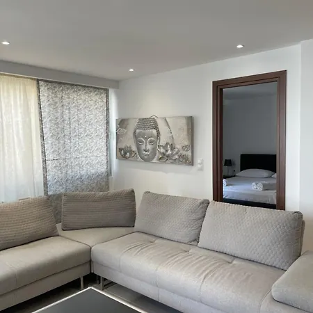 Spacious Athenian 2 Bedroom Next Metro And Museum Athens