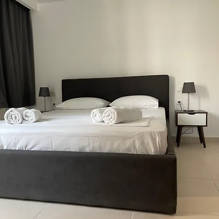 Spacious Athenian 2 Bedroom Next Metro And Museum * Athens