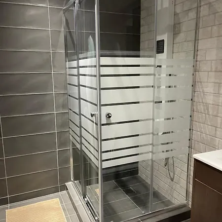 Spacious Athenian 2 Bedroom Next Metro And Museum Apartment *