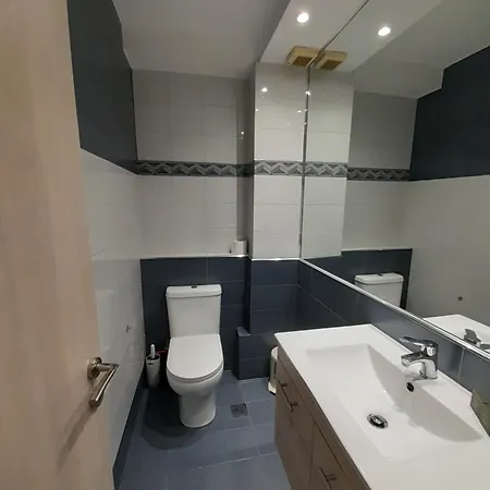 Coral Apartment-three Bedroom With Balcony And Sea View